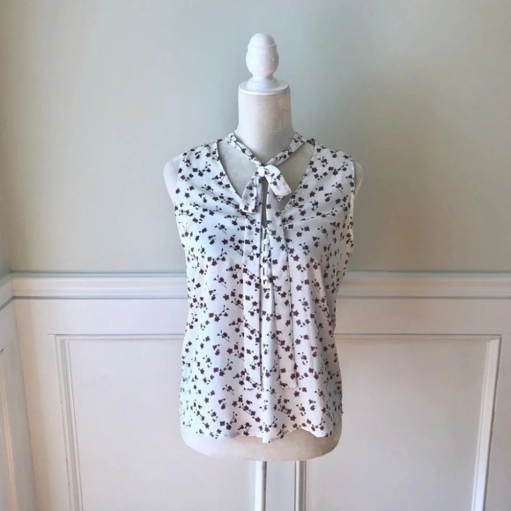 L’Academie Tie Neck Floral Sleeveless Blouse XS